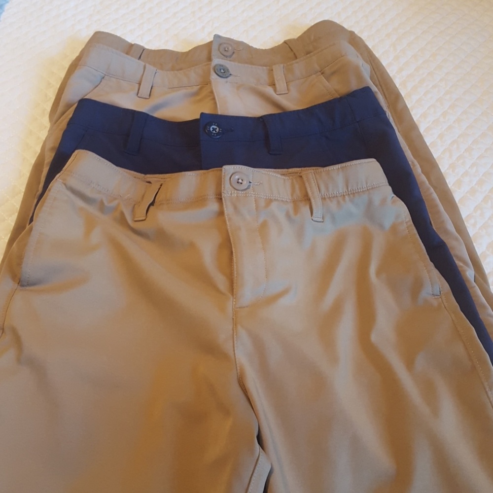 Shorts Under armour size youth large 4 pair